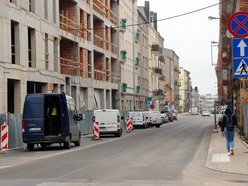 Nowy asfalt na Struga. Powrót autobusu MPK Łódź na swoją trasę.