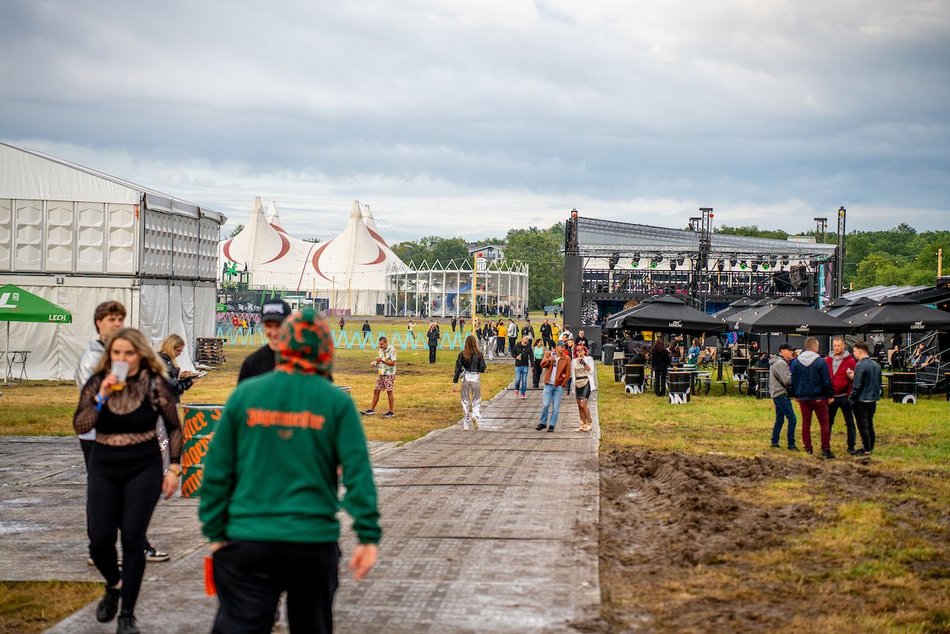 Łódź. Audioriver 2025 w Łodzi wystartował! Na Łódzkie Błonia docierają pierwsi festiwalowicze [ZDJĘCIA]