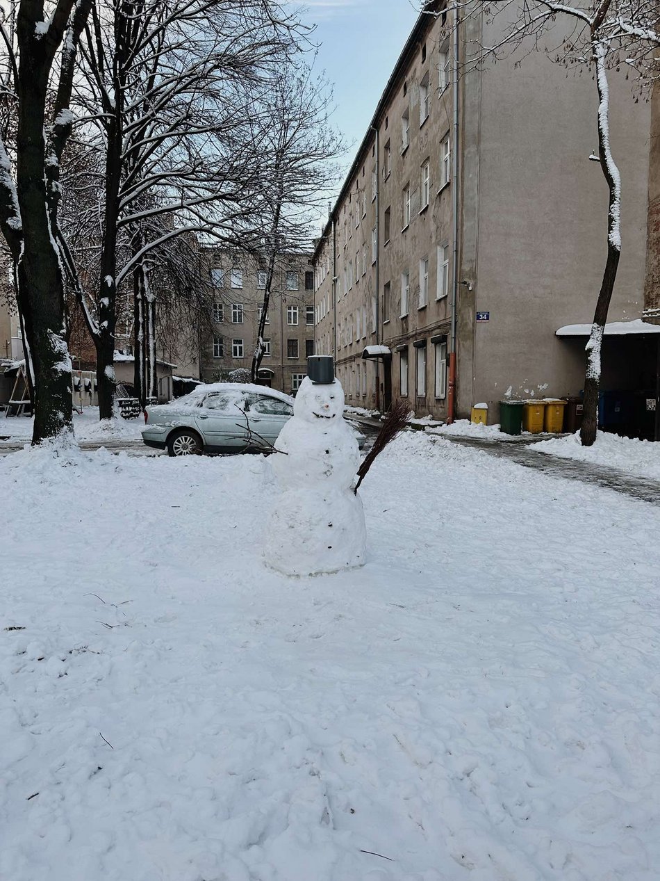 Bałwan na jednym w podwórek przy ul. Kilińskiego 