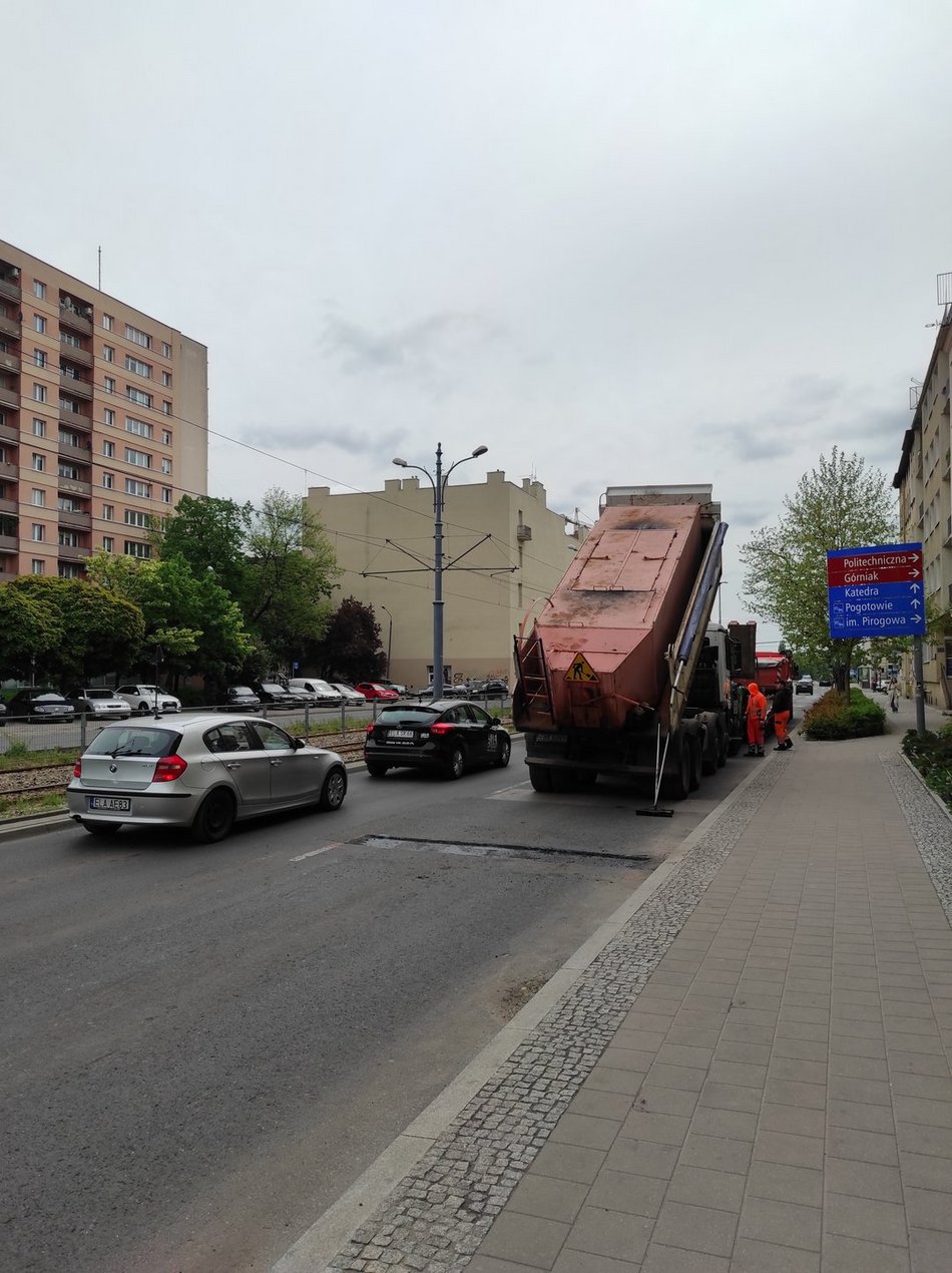 Remonty ulic w Łodzi. Naprawy nawierzchni na Kościuszki.