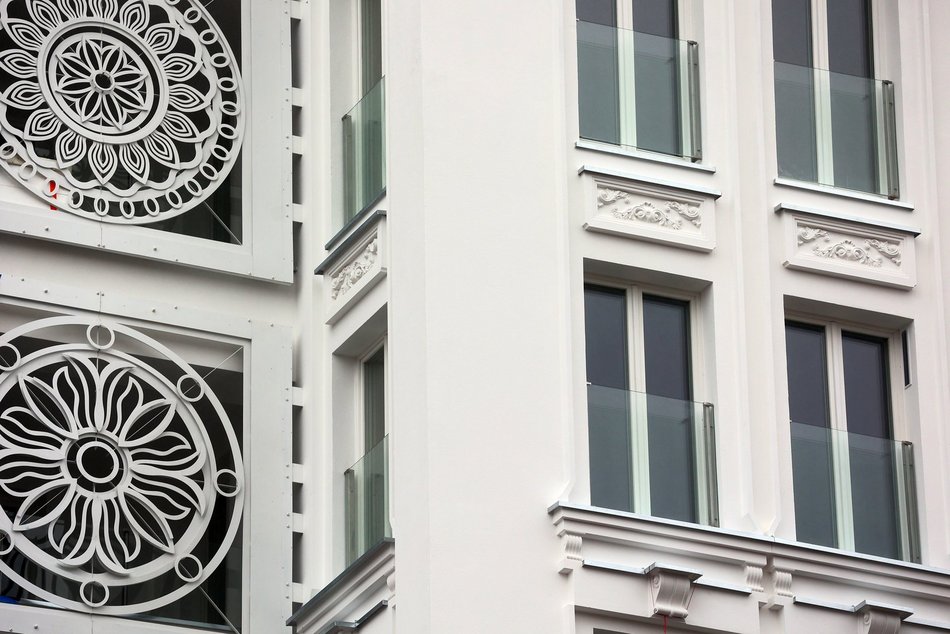 Biała Kamienica przy Zachodniej już bez rusztowań. Zobacz ją w pełnej krasie