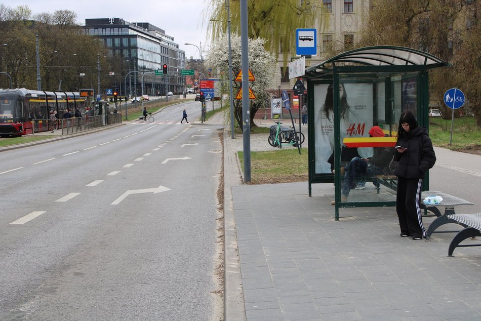 Łódź. Remont przystanków MPK Łódź przy Manufakturze. Będą nowe perony i droga dla rowerów!
