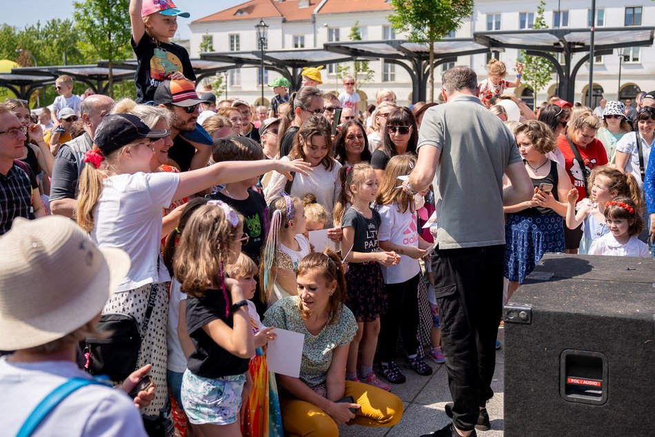 Łódź. Miejski Dzień Dziecka 2025 w Łodzi. Majka Jeżowska, dmuchańce i pokazy [ZDJĘCIA]