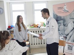 Łódź. Miko Marczyk odwiedził pacjentów Matki Polki w Łodzi. Mistrzowski gest rajdowca