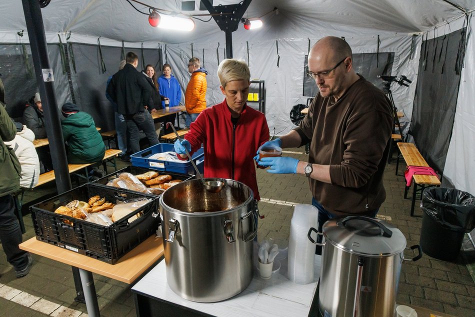 Łódź. Namiot Pełen Ciepła