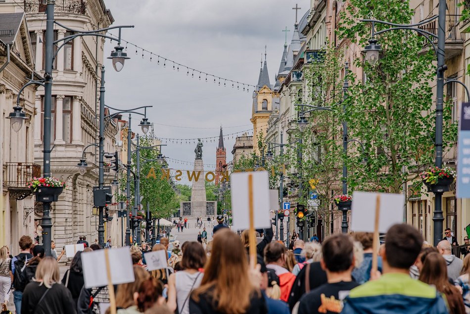 Łódź. Parada Kundelków na Piotrkowskiej