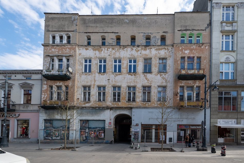 Łódź. Nowe artystyczne podwórko przy Piotrkowskiej. Strzemiński inspiracją dla detali