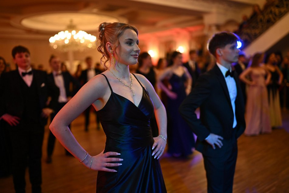 Studniówka III LO w Łodzi. Szyk i elegancja w Białym Pałacu