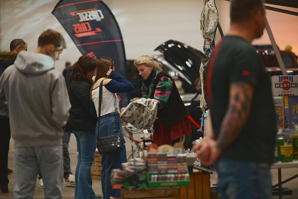 Łódź. Łódzkie Targi Motoryzacyjne w hali Expo Łódź. Klasyki, auta przyszłości, dealerzy i więcej