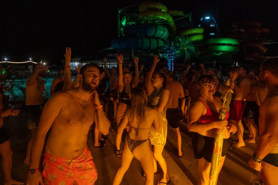 Nocne Pływanie w Aquaparku Fala