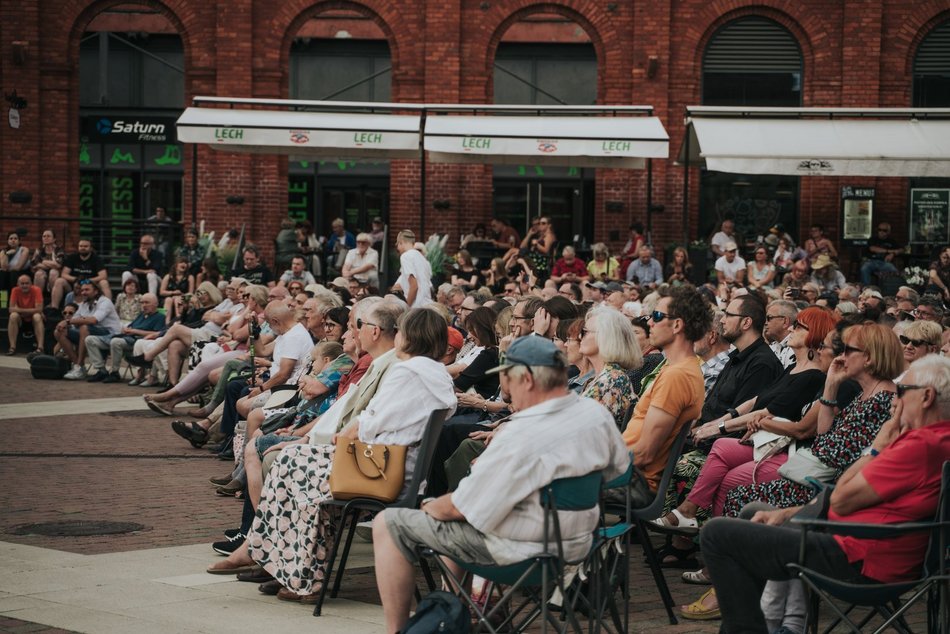 Łódź. Manu Summer Jazz Sundays w Łodzi. Kajetan Galas wystąpił na Rynku Włókniarek