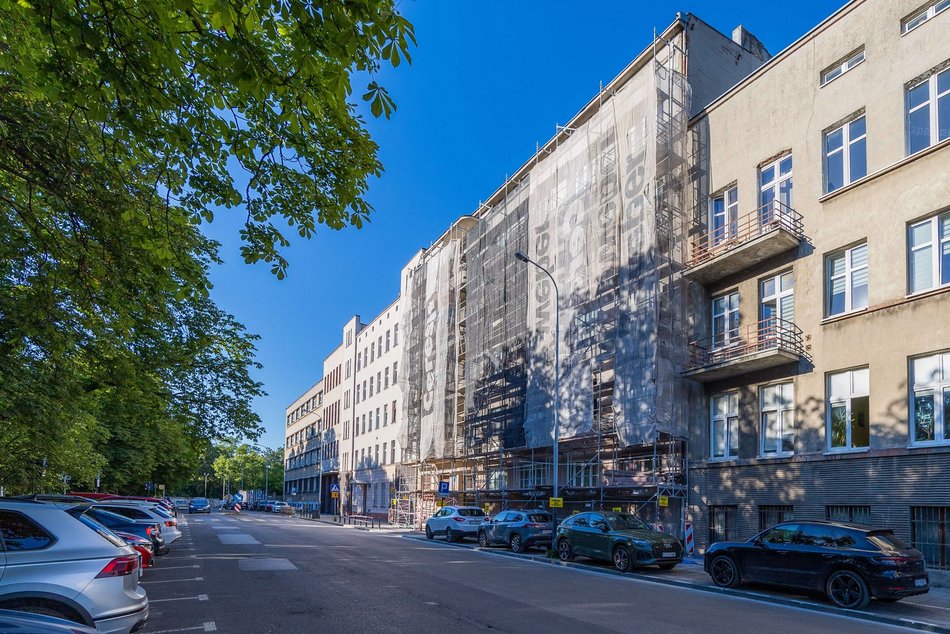 Perełka modernizmu przy Anstadta do remontu. Skryła się już właśnie za rusztowaniami