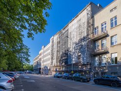 Perełka modernizmu przy Anstadta do remontu. Skryła się już właśnie za rusztowaniami