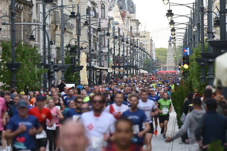 Łódź. Bieg Ulicą Piotrkowską Rossmann Run 2025 wystartował! Walka o życiowe rekordy