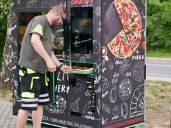 Pierwszy automat z pizzą w Łodzi stanął na Retkini