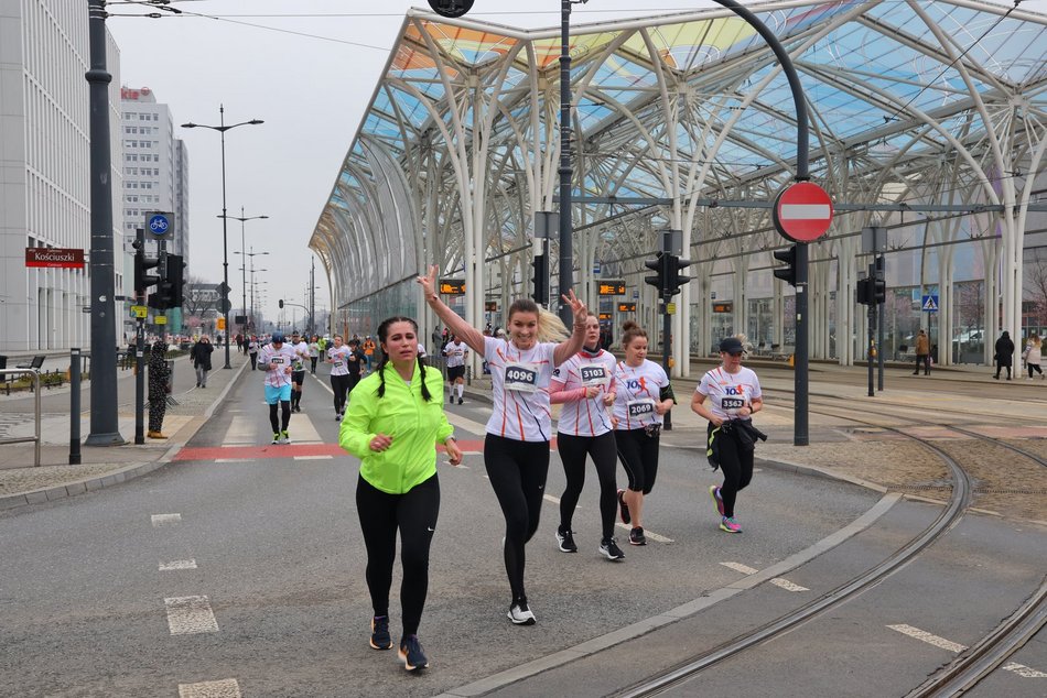 DOZ Maraton 2023. Brałeś udział w biegu? Znajdź się na zdjęciach!