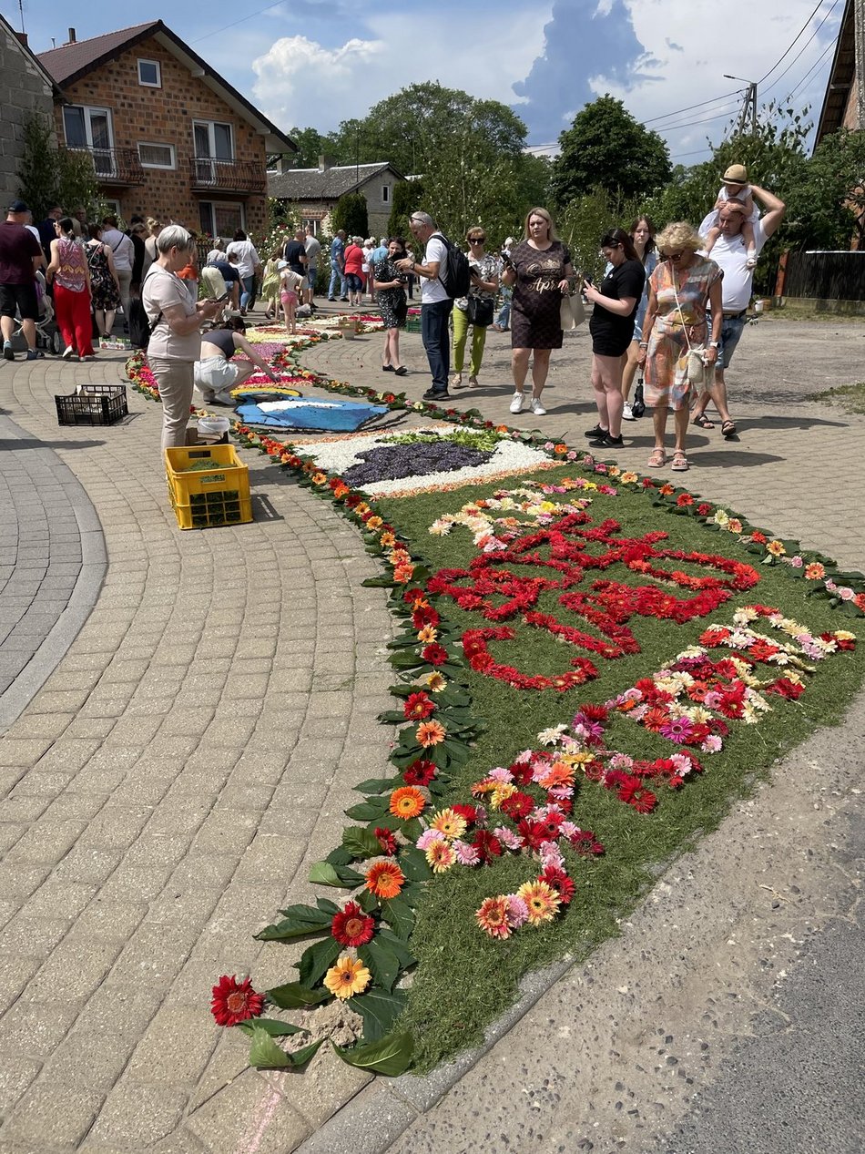 Kwiatowe dywany w Spycimierzu