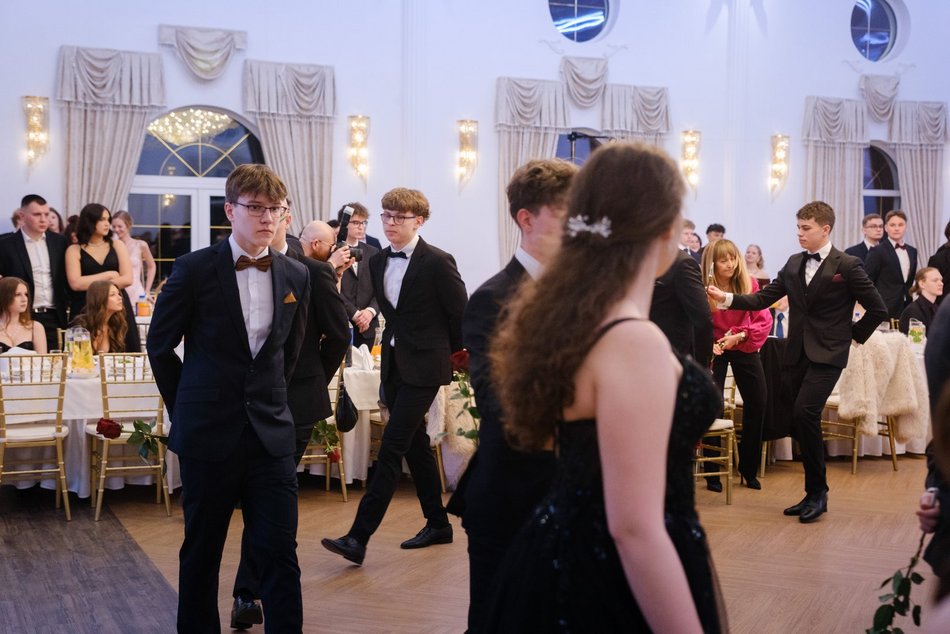 Studniówka XV w Łodzi. Niezapomniane chwile i piękne wspomnienia