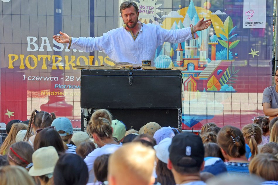 Baśniowa Piotrkowska w Pasażu Róży skradła uwagę dzieci. Tłumy na spektaklu