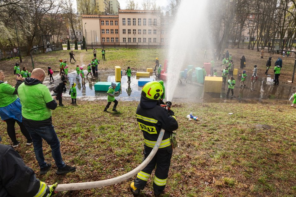 Łódź. Lany Poniedziałek na Manhattanie w Łodzi. Tak Łodzianie celebrowali śmigus-dyngus!