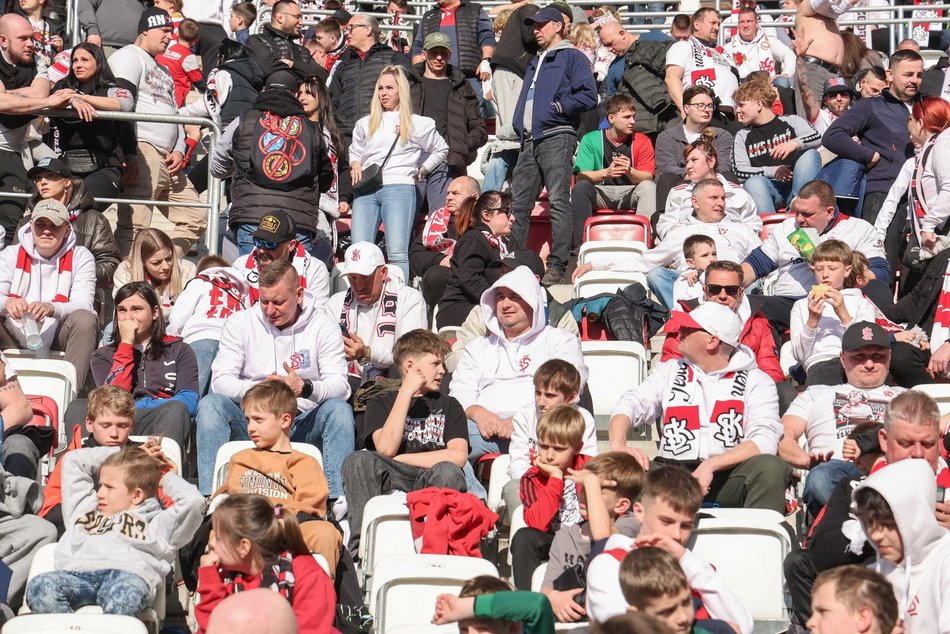 Łódź. Kibice na meczu ŁKS Łódź z Ruchem Chorzów. Byłeś/aś? Znajdź się w galerii!