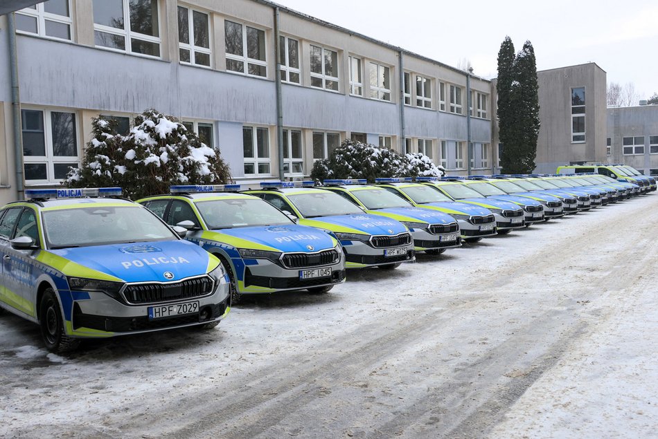 Łódź. Policja w Łodzi powiększa swoje szeregi i flotę! Aż 129 nowych funkcjonariuszy oraz 46 radiowozów