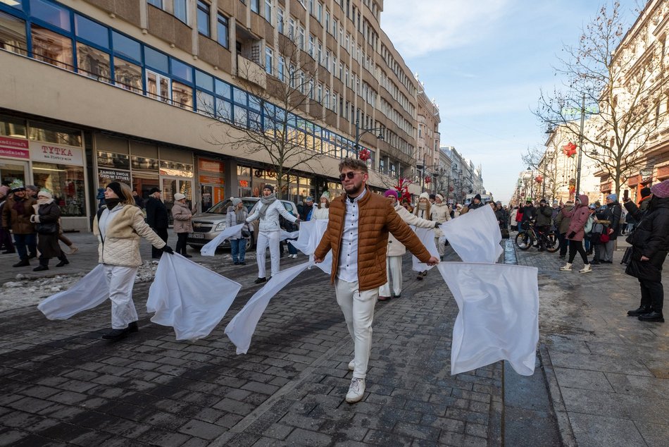 Łódź. Orszak Trzech Króli przeszedł ulicami Łodzi. Radosny pochód przyciągnął tłumy