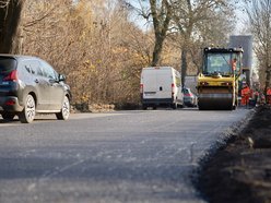 Remont Brzezińskiej w Łodzi. Kładą już asfalt na kolejnym odcinku