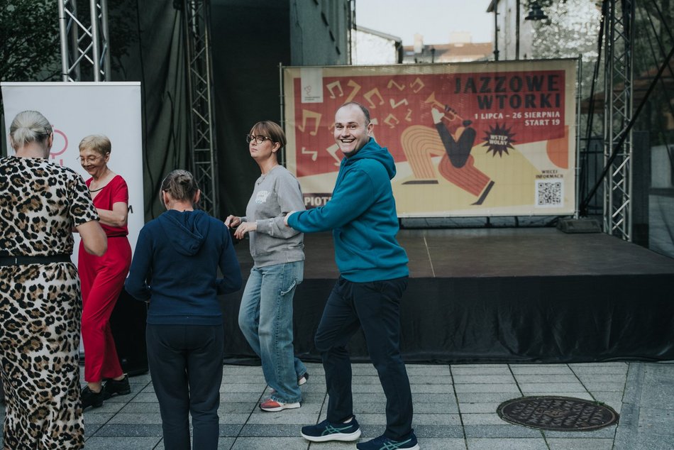 Łódź. Niedzielna potańcówka przy Piotrkowskiej. Świetne zakończenie weekendu!
