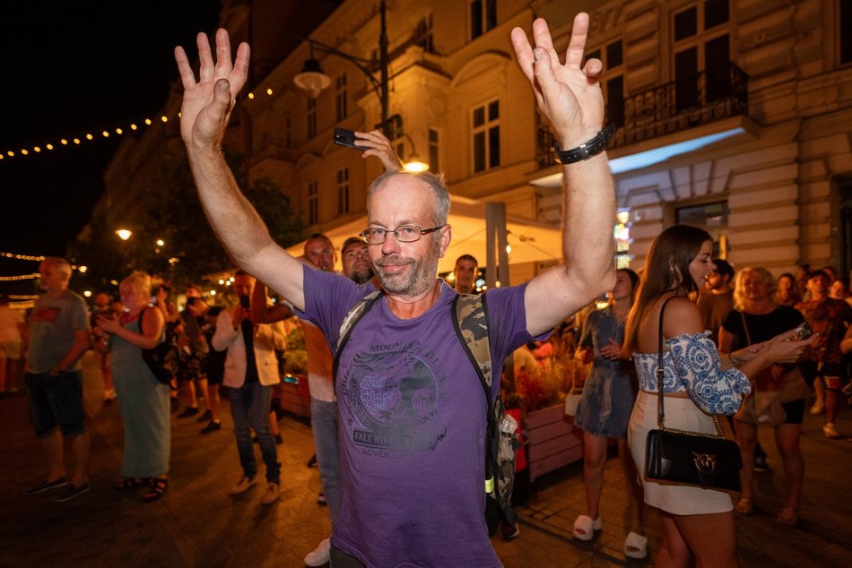 Łódź. Techno z okna Urzędu Miasta Łodzi. Rozgrzewka przed Paradą Wolności 2025!