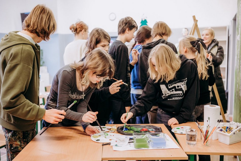 Uczniowie Szkoły Podstawowej nr 1 malują wyjątkowy obraz