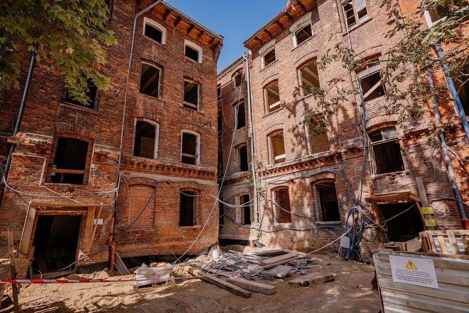 Famuły przy Ogrodowej 24 w Łodzi na półmetku odnowy!