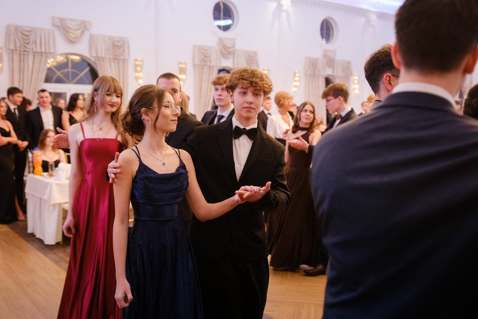 Studniówka XV w Łodzi. Niezapomniane chwile i piękne wspomnienia