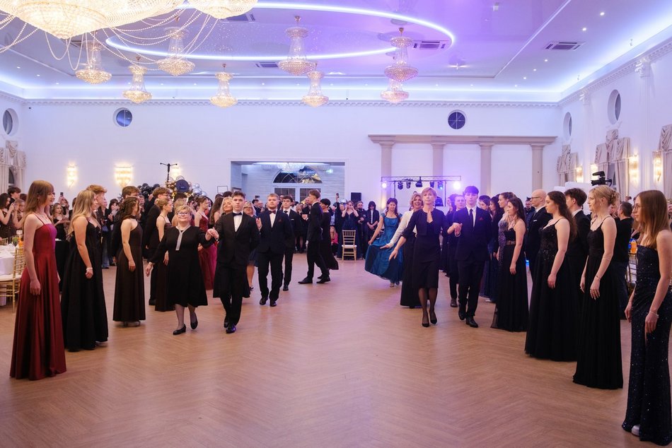 Studniówka XV w Łodzi. Niezapomniane chwile i piękne wspomnienia