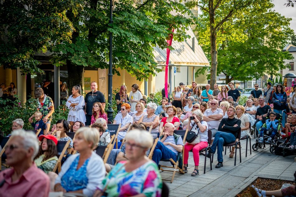Łódź. Jazzowe Wtorki w Łodzi. Youth Jazz Band wystąpił w Pasażu Róży
