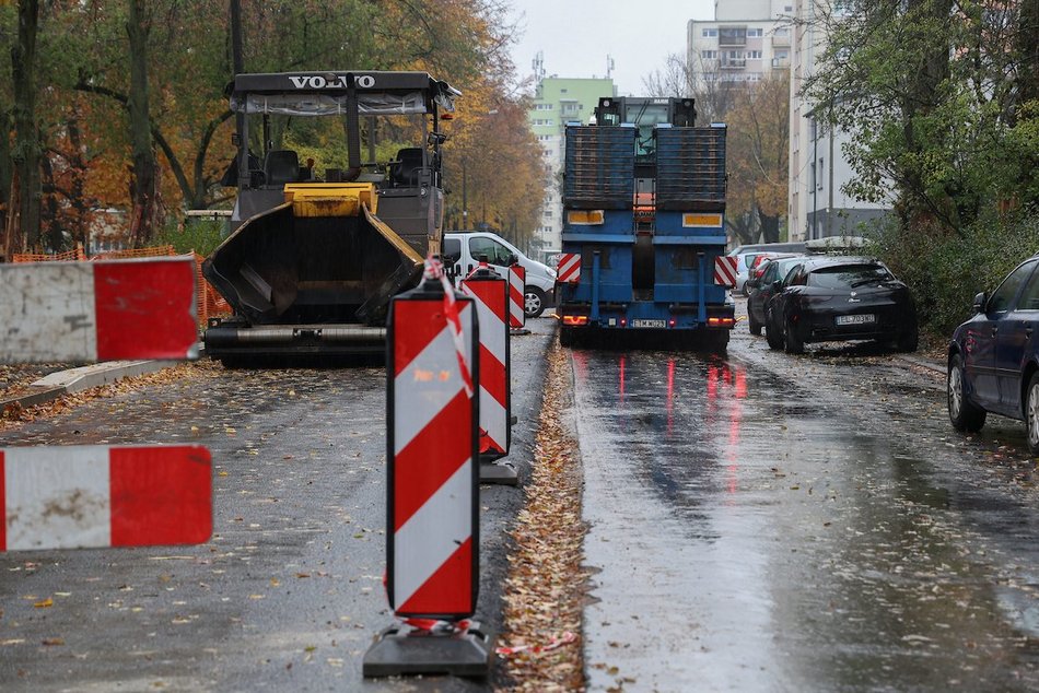 Łódź. Remont Łanowej w Łodzi. Część nowej nawierzchni już ułożona