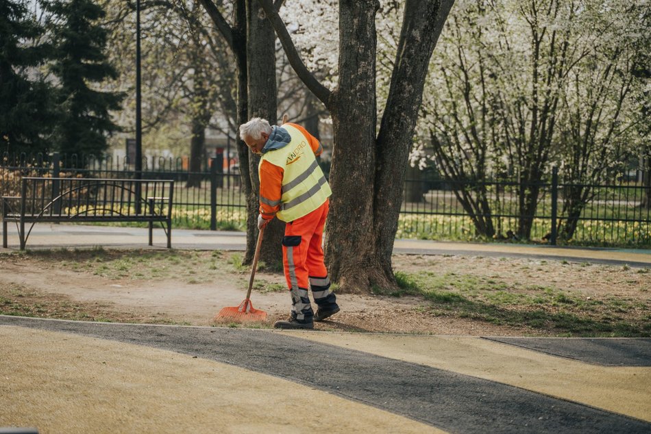 Łódź. Przeglądy placów zabaw w Łodzi. Atrakcje w Parku Staromiejskim są gotowe na wiosnę