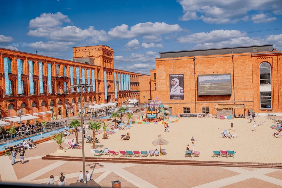 Łódź. Plaża i beach bar wracają do Manufaktury w Łodzi! Kiedy wielkie otwarcia?