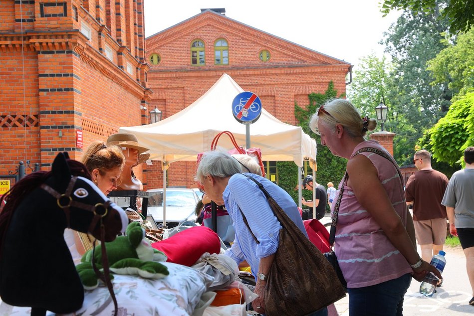 Łódź. Targi Sztuki i Designu na Księżym Młynie w Łodzi