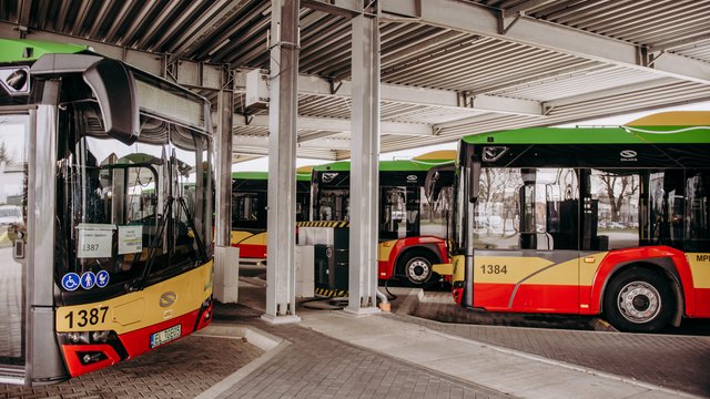MPK Łódź ma nowe autobusy elektryczne! Osiem niskopodłogowych Solarisów [ZDJĘCIA]