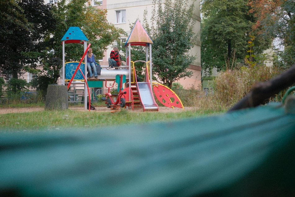 Plac zabaw przy Mokrej w Łodzi doczeka się remontu! Powstaną bujaki, domek, huśtawki i tor przeszkód
