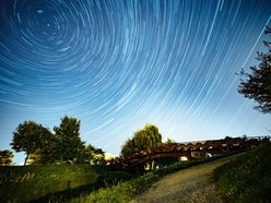 Akwarydy - spadające gwiazdy na nocnym niebie