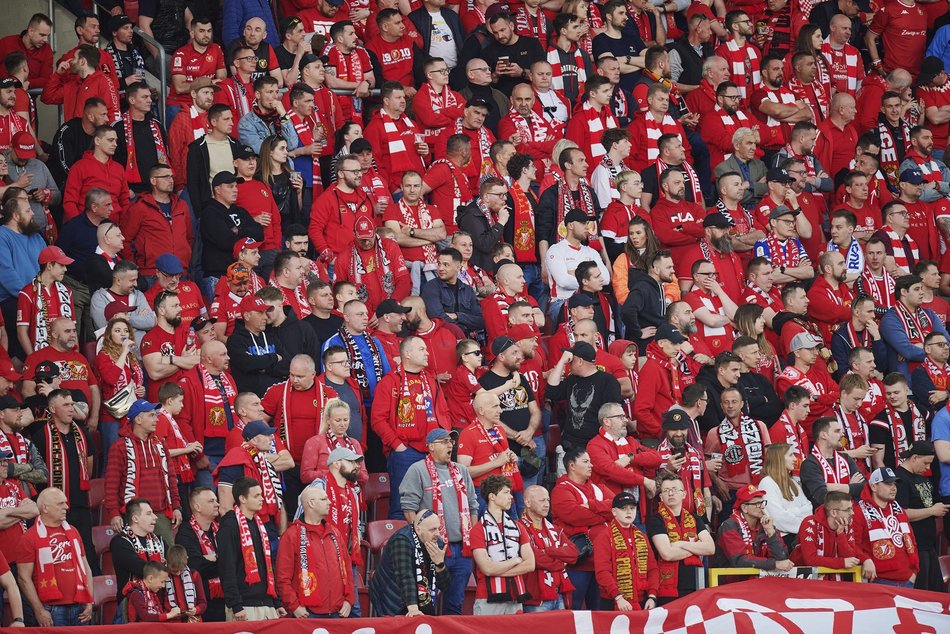 Kibice Widzewa Łódź na trybunach podczas meczu z Górnikiem Zabrze