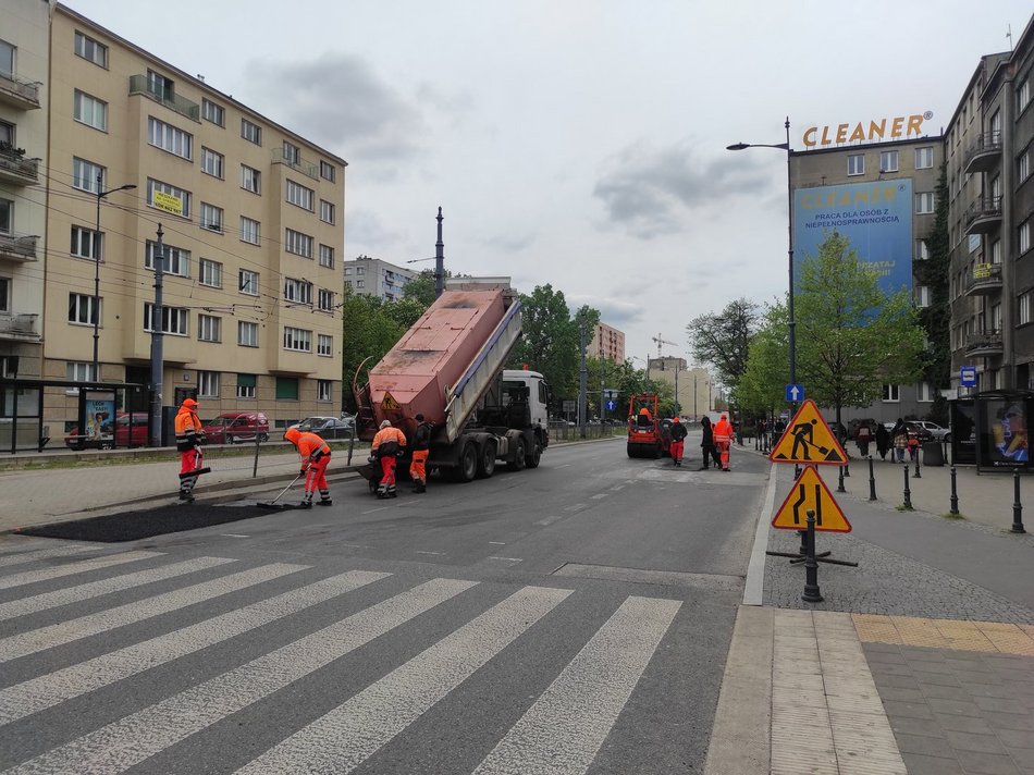 Remonty ulic w Łodzi. Naprawy nawierzchni na Kościuszki.