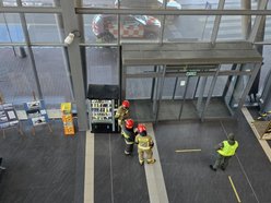 Ewakuacja na lotnisku w Łodzi! Tajemniczy pakunek zostawiony w hali głównej terminala