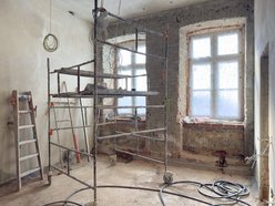 Łódź. Wielka rewitalizacja kamienicy przy Kilińskiego w Łodzi. Skuli ściany do gołej cegły!