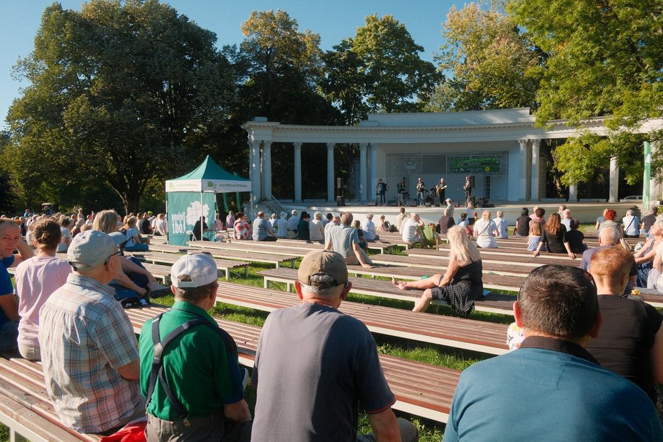 Łódź. Morskie opowieści w parku Julianowskim w Łodzi. Koncert zespołu Kapitan Thorn