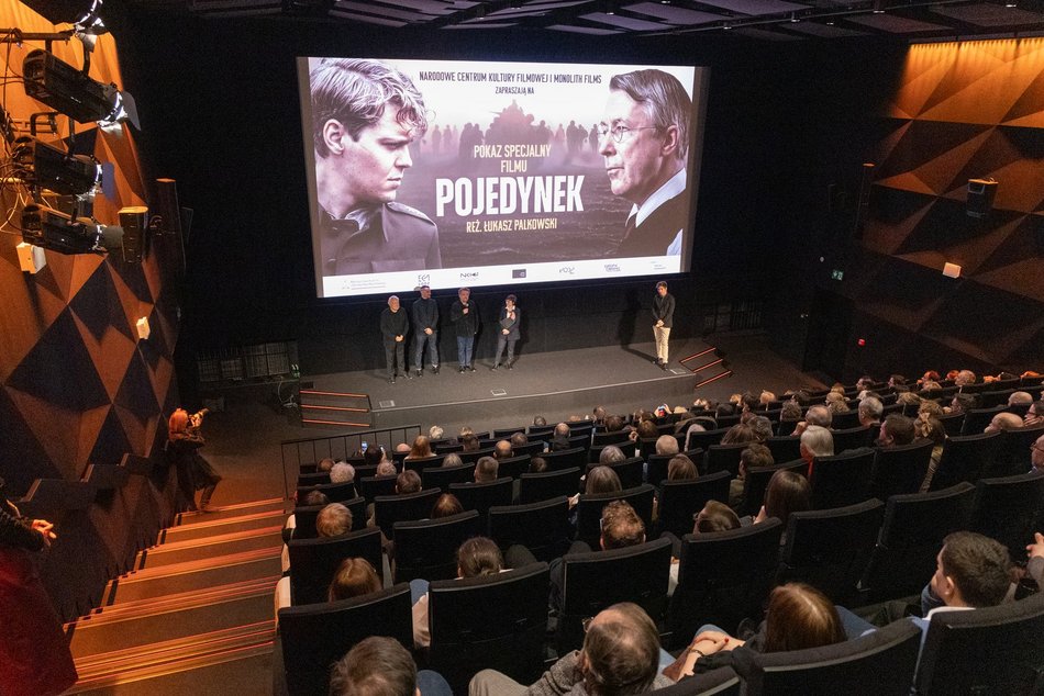 Łódź. Tomasz Kot i Antoni Pawlicki w kinie EC1 Łodź. Gościli na premierowym pokazie filmu „Pojedynek”