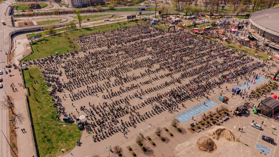 Łódź. Motocykliści opanowali Łódź! Otwarcie sezonu pod Atlas Areną i parada przez miasto