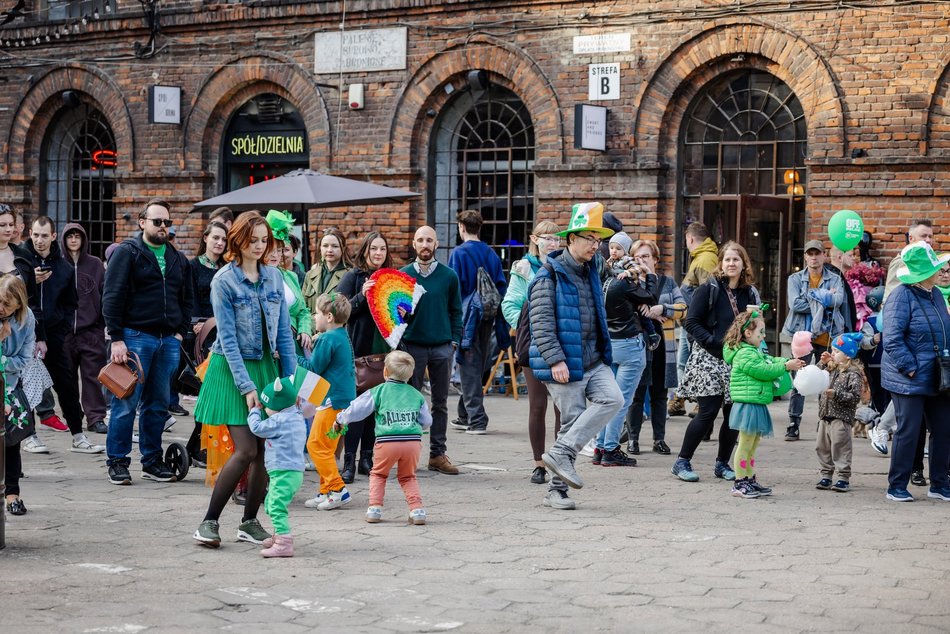 Zielona parada przeszła Piotrkowską! Tłumy świętują z okazji Dnia Świętego Patryka